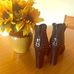 Ankle boot. Made by Chic Karma